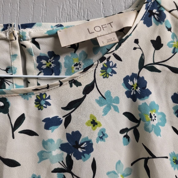 Loft floral bell sleeve top Small - Picture 3 of 3